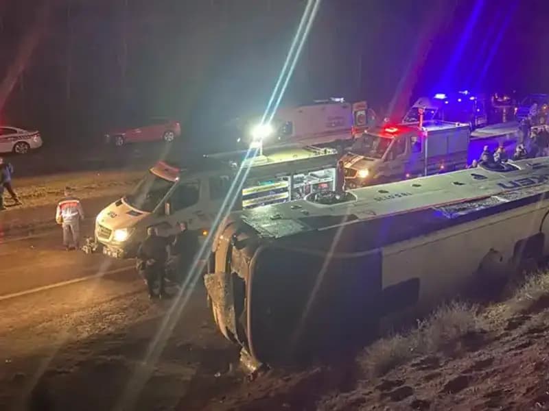 İşçi Servisi Şarampole Devrildi: Korkunç Kazada 23 Kişi Yaralandı