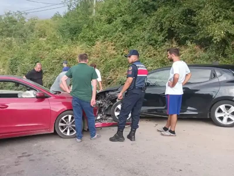 Karamürsel'de Trafik Kazası: 4 Yaralı, Detaylar Şok Edici
