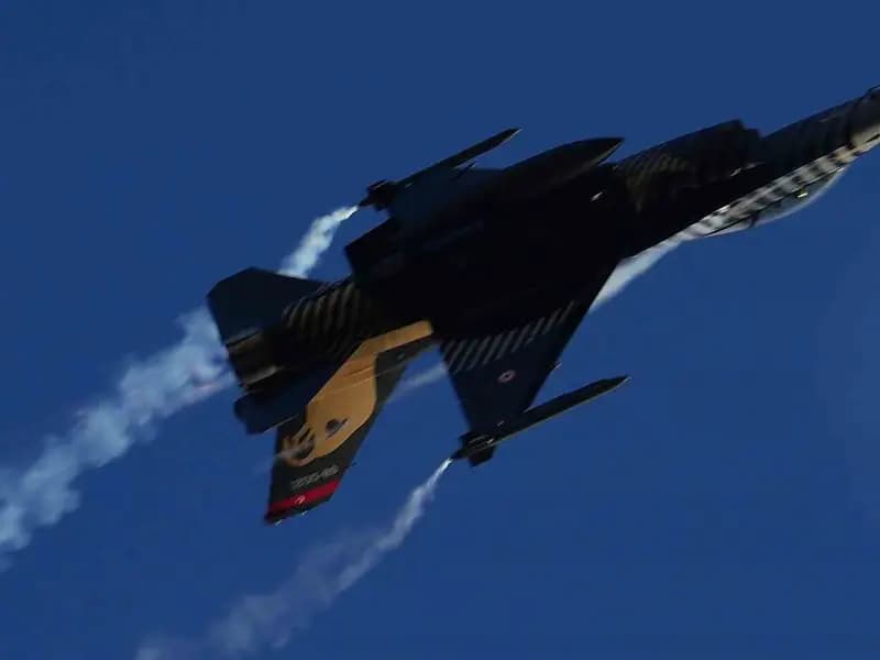 SOLOTÜRK, Çanakkale'de Deniz Zaferi'ni Gösteriyle Kutladı