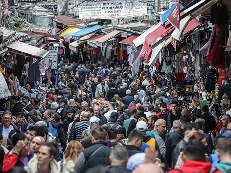 Eminönü'nde Ramazan Bayramı Alışverişi Yoğunluğu Artıyor