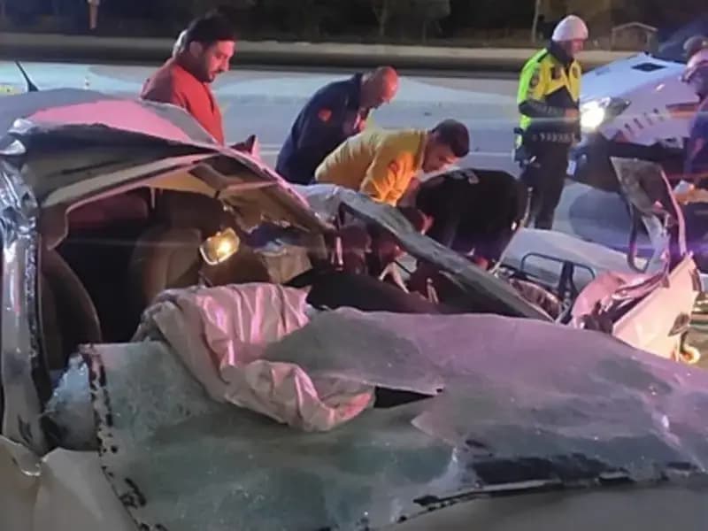 Afyonkarahisar’da AVM Önünde Feci Kaza: Ölü ve Yaralılar Var