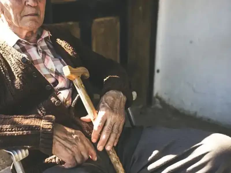 100 Yaşındaki Bireylerin 16’sında Depresyon: Yalnızlık ve İlgi Eksikliği Alzheimer Riski Taşıyor