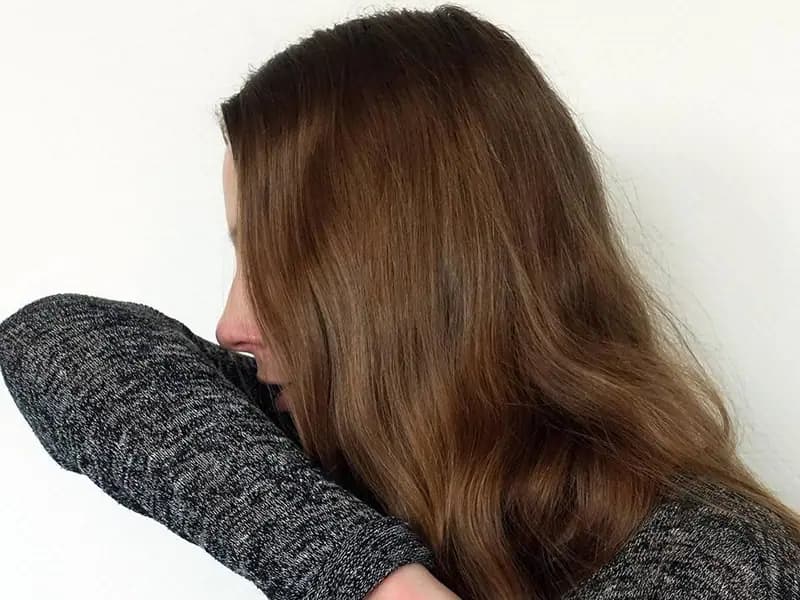 Öksürük, Hayatını Kararttı!