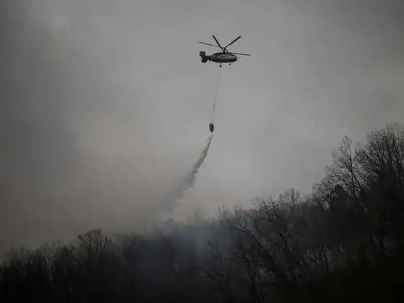 Güney Kore'de Yangın Söndürme Helikopteri Düştü: Yangınla Mücadele Sırasında Trajik Kaza