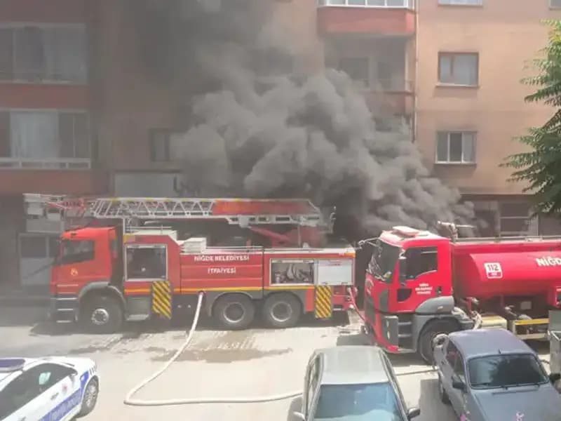 Niğde'de Beyaz Eşya Deposunda Büyük Yangın: Maddi Hasar ve Nedenleri