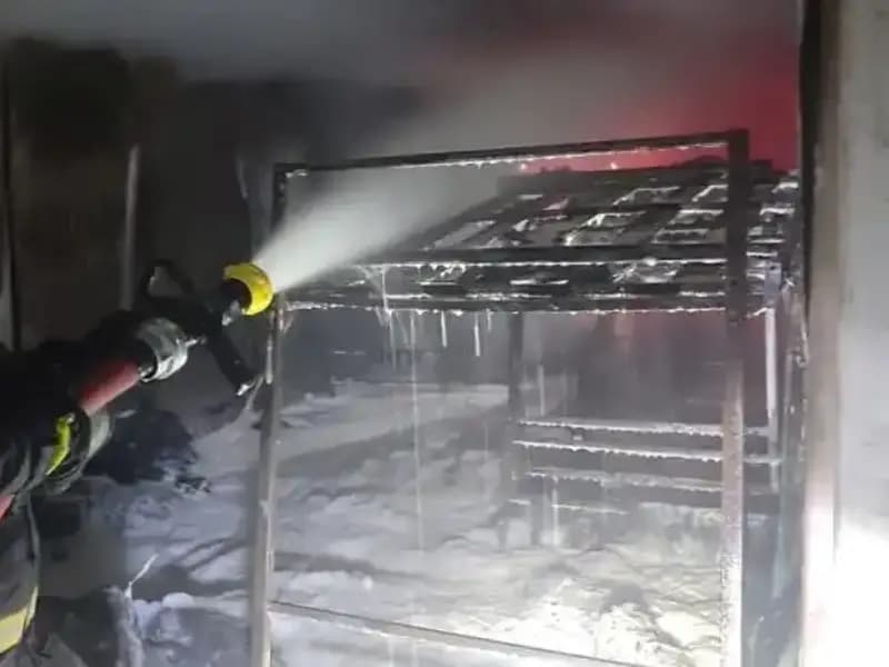 İşçilerin Kaldığı Konteynerdeki Yangın Paniği: Kurtarma Operasyonu Başlatıldı