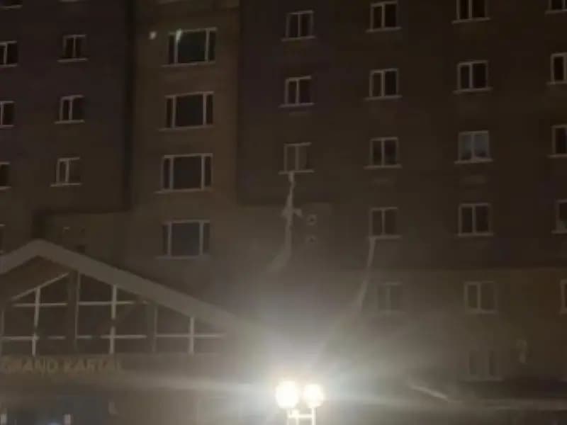 Otel Yangınında İlginç Kurtuluş Yöntemi: Çarşaflar