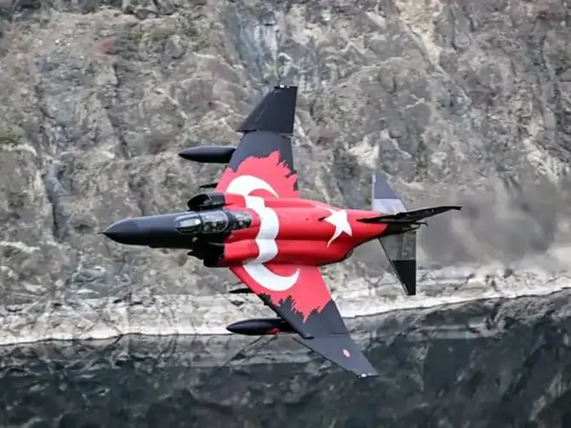 Türk Hava Kuvvetleri'nin Babası Phantom F-35 ile Karşı Karşıya Geldi