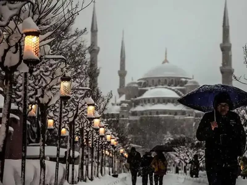 İstanbul'a Kar Yağışı Geliyor: Hava Durumu Uyarıları ve Etkileri