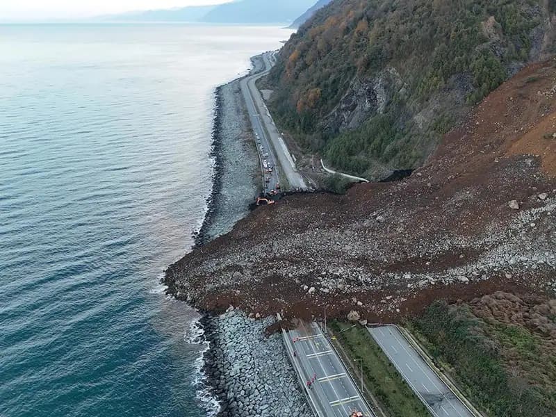 Artvin'de 100 Bin Ton Toprak Hareketi!