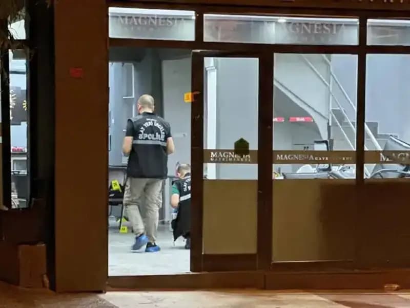 Emlakçıda Silahlı Çatışma: Hayatını Kaybeden Var, Üç Yaralı!