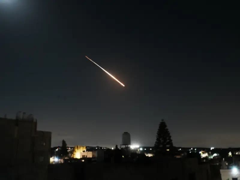 İran'ın İsrail'e Yönelik Füze Saldırıları Tel Aviv'de Görüntülendi