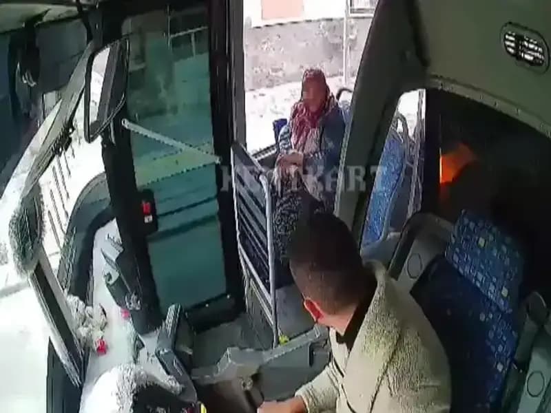 Halk Otobüsü Şoförünün Duygusal Hareketi Şehirde Konuşuluyor