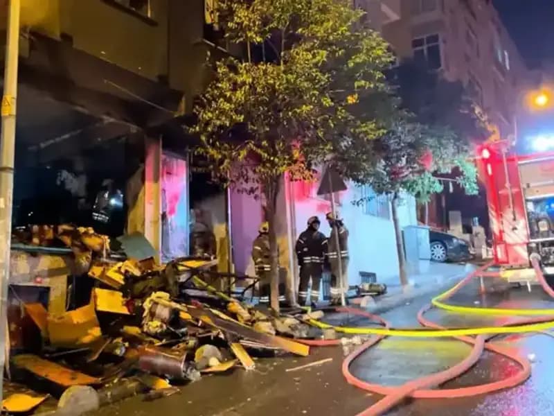 Bağcılar'da Beş Katlı Binada Çıkan Yangın Korkuttu
