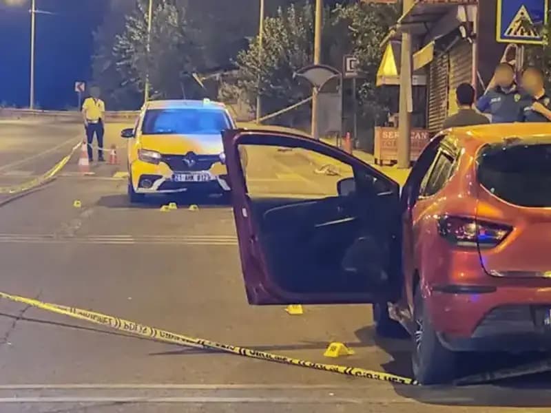 Otomobilden İnenler Arasında Çatışma: 2 Ölü, 5 Yaralı!