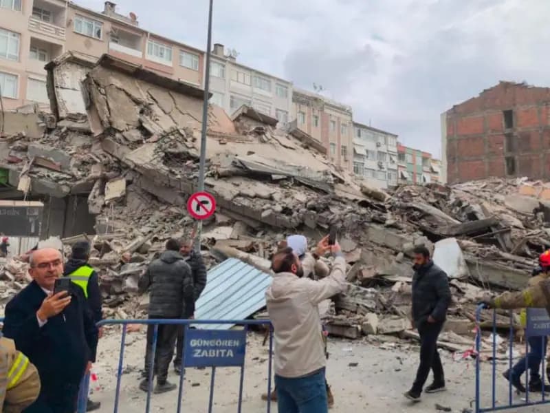 Güngören'de Yaşanan Bina Çökmesi