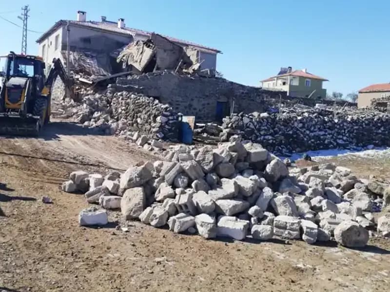 Kayseri'de Ahır Çökmesi: 35 Hayvanın Trajik Kayıp Hikayesi