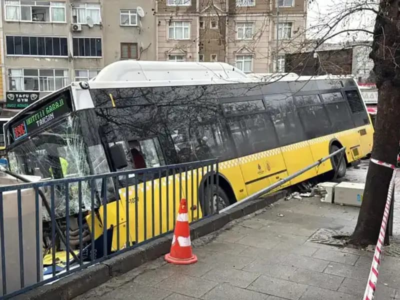 Esenler’de İETT Otobüsü Otoparka Daldı: Korkunç Kaza Detayları Ortaya Çıktı