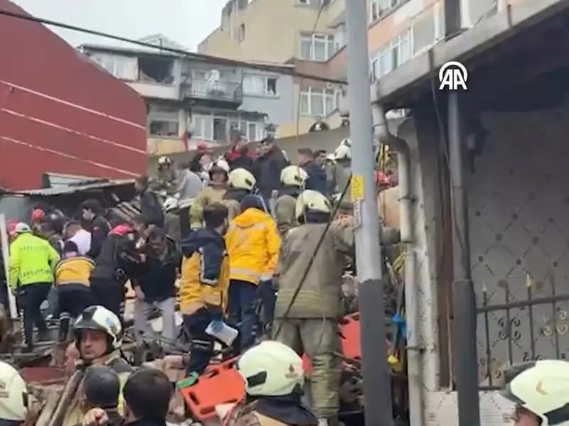 İstanbul Fatih'te Patlama: İki Bina Çöktü, 9 Kişi Göçükte