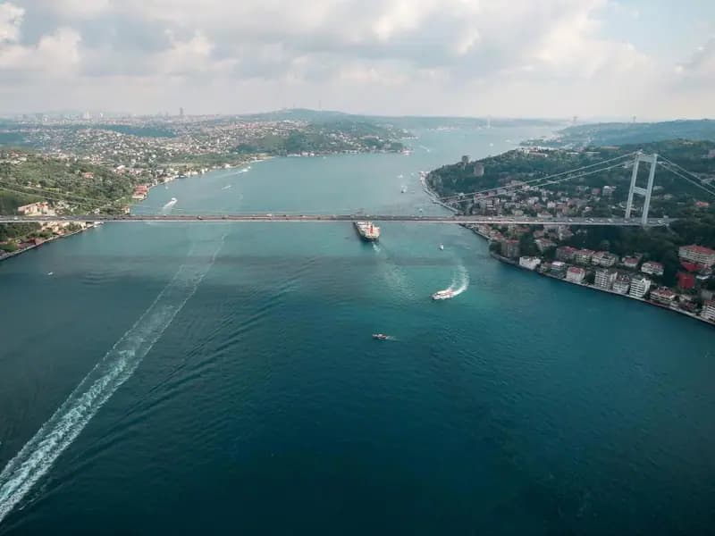 İstanbul Boğazı'nda Gemi Trafiği Durduruldu