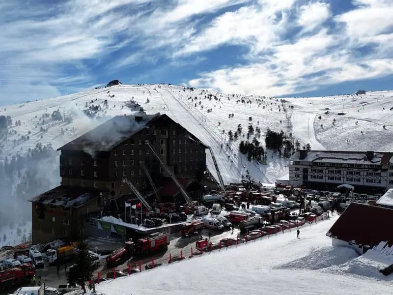 Bolu'da Yanan Otele "Uygunluk" Belgesi Verilmiş