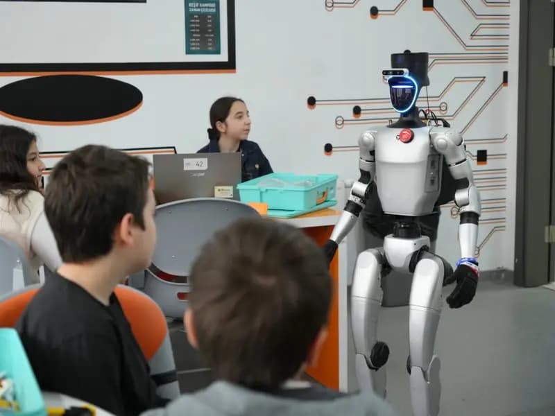 Türkiye'nin İlk Nüfus Robotu CANİKMAN, Göreve Başladı