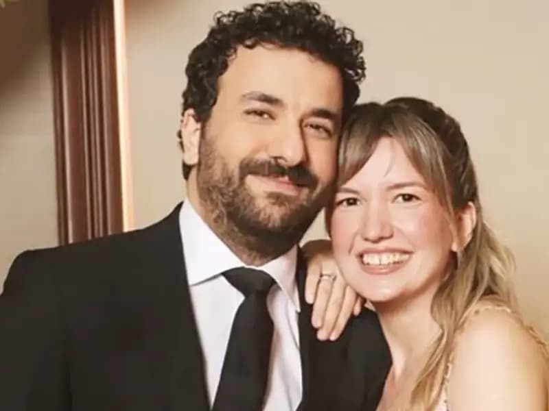 Hasan Can Kaya ve Duygu Karabaş'tan Nişan Müjdesi