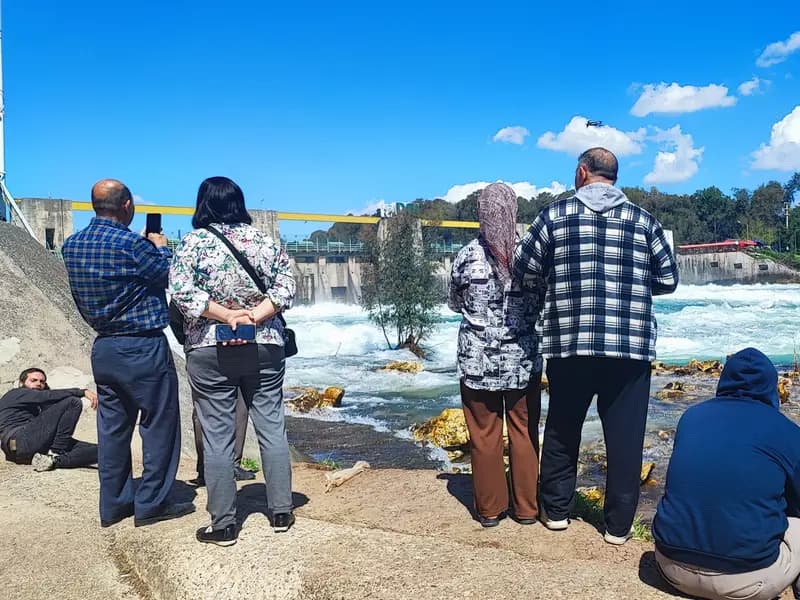 Seyhan Barajı'nda Kapaklar Açıldı, Adanalılar Coşkuyla Gözlemledi