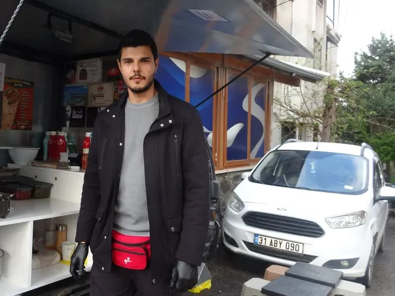 Deprem Sonrası Hayallerini Gerçekleştiren Seyyar Satıcı