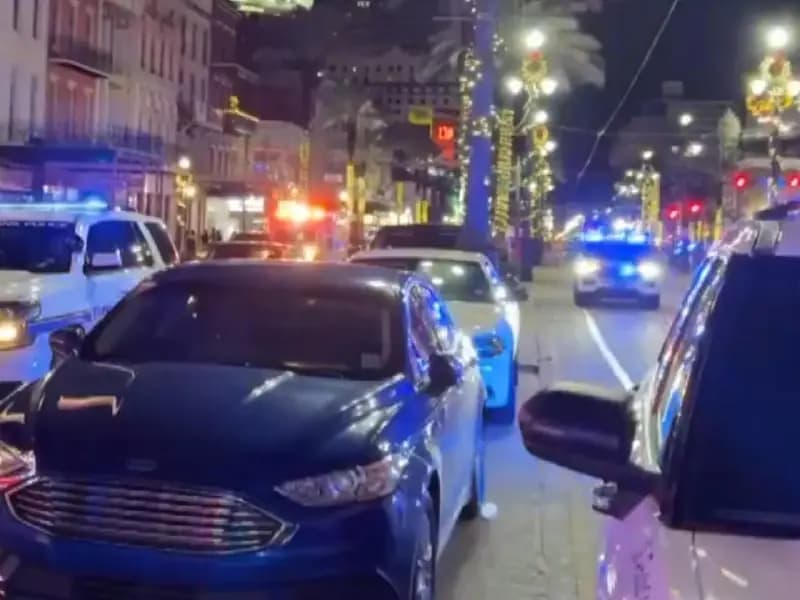 ABD'de araç kalabalığa daldı: En az 10 ölü