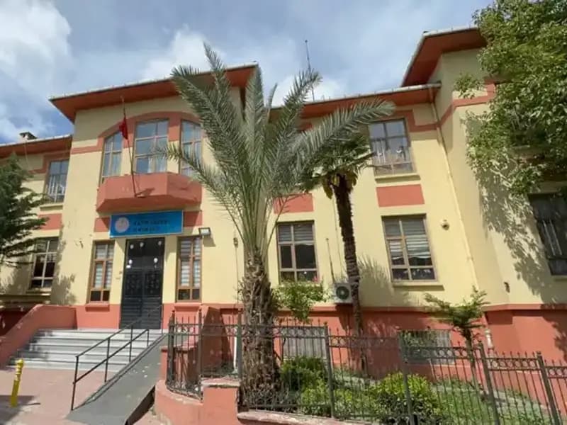 Deprem Sonrası Boşaltılan Okullar: Güvenlik Endişeleri Artıyor