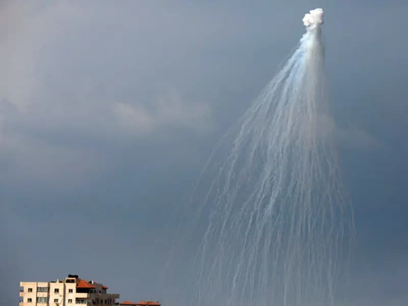 İsrail Ordusu, Lübnan'da Nakura'ya Fosfor Bombası Attı