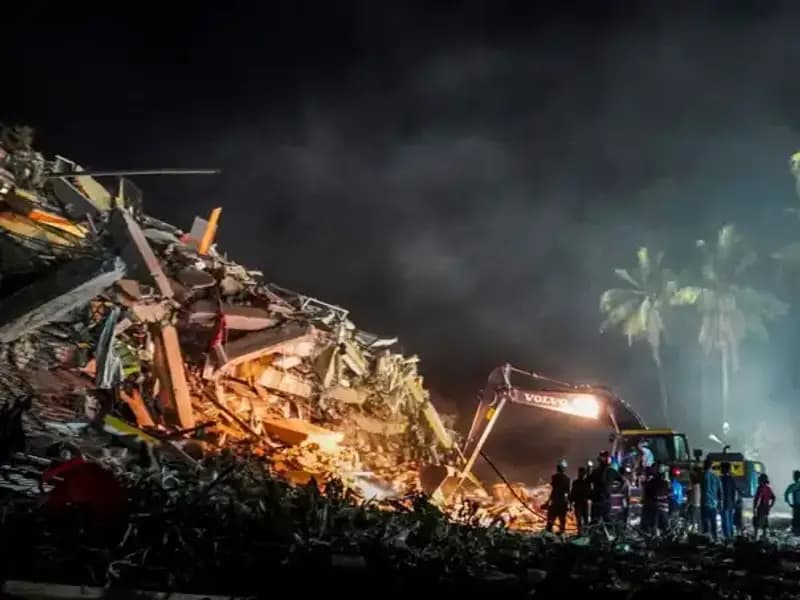 Myanmar'da Enkaz Altında Üç Gün Geçiren Kadın Hayatına Kavuştu
