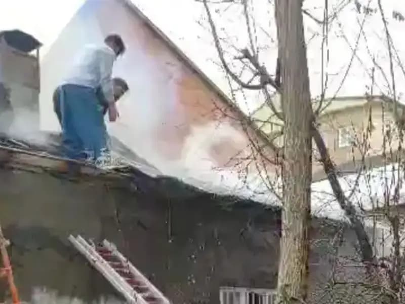 Hakkari'de Korkutan Ev Yangını: Yangın Söndürme Çalışmaları Devam Ediyor