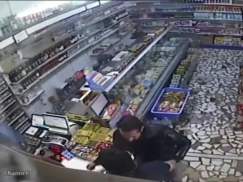 Cezaevi Firarisi Markette Kan Ve Gözyaşı Saçtı: Bıçaklı Dehşet Anları