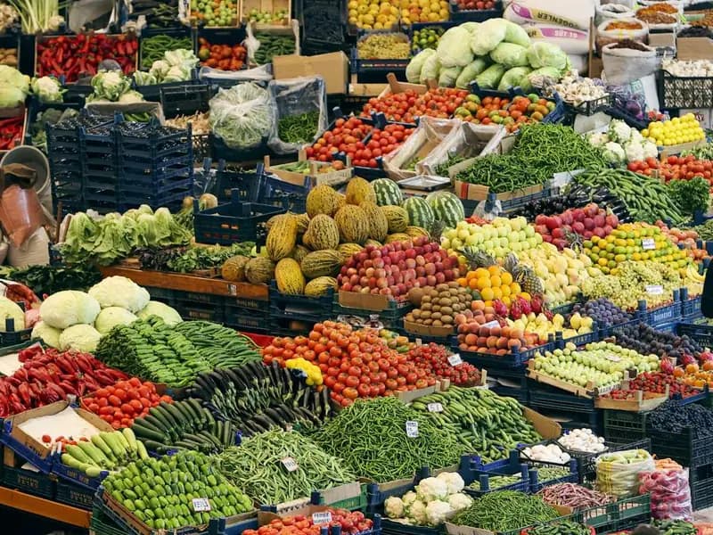 Maliye halleri ve sosyete pazarlarını inceleme altına aldı