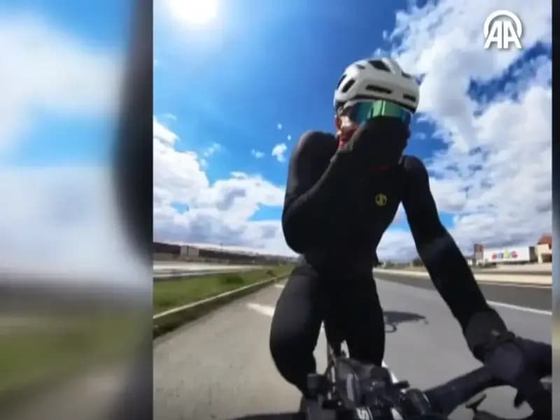 Kayseri'de Bisiklet Süren Öğretmenlere Arı Saldırdı