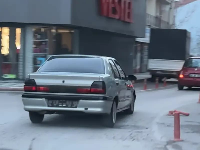 Aksaray'da Alkollü Sürücü Plakalarını Söküp Kaçamadı