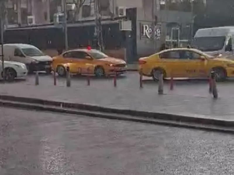 İstanbul'da Dolu Sürprizi: Beyaz Kaplayan İlçeler