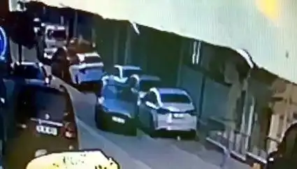 Esenyurt’ta Otomobillere Çarpan Sürücü Kaçtı, Olay Gündemi Sarstı!