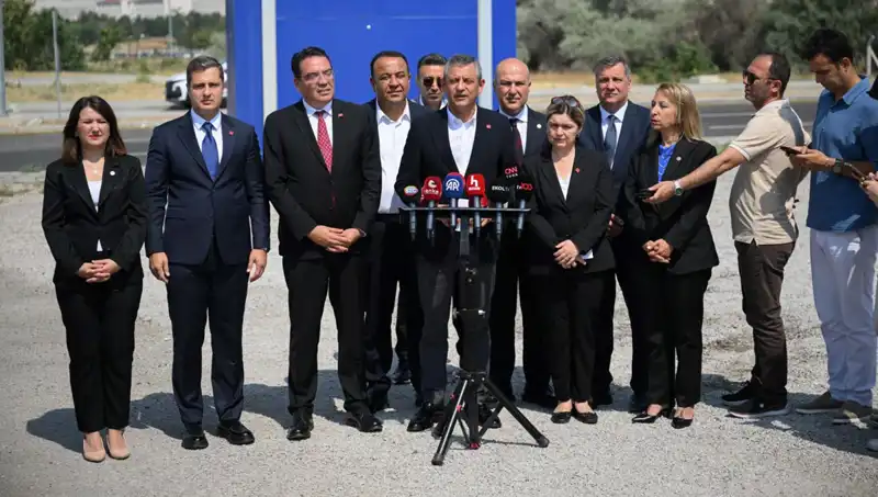 Özgür Özel TUSAŞ'ı Ziyaret Etti: Yerli Savunma Sanayinin Geleceği Üzerine Konuştu