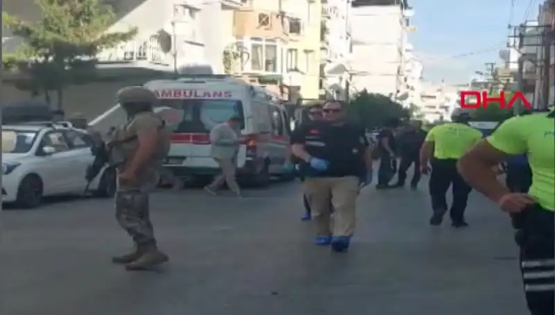 İzmir’deki Silahlı Saldırıda İki Şehit, Bir Yaralı: Olayın Ayrıntıları