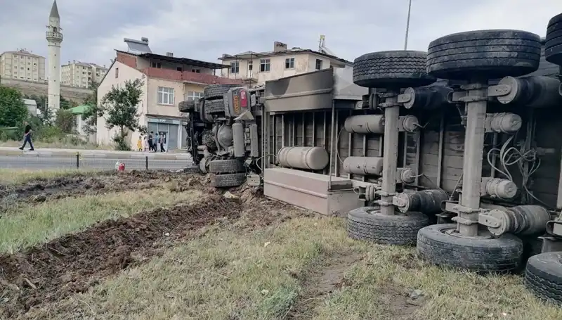 Erzurum’da Freni Boşalan TIR Dehşet Saçtı: Olay Anı Ve Sonrası