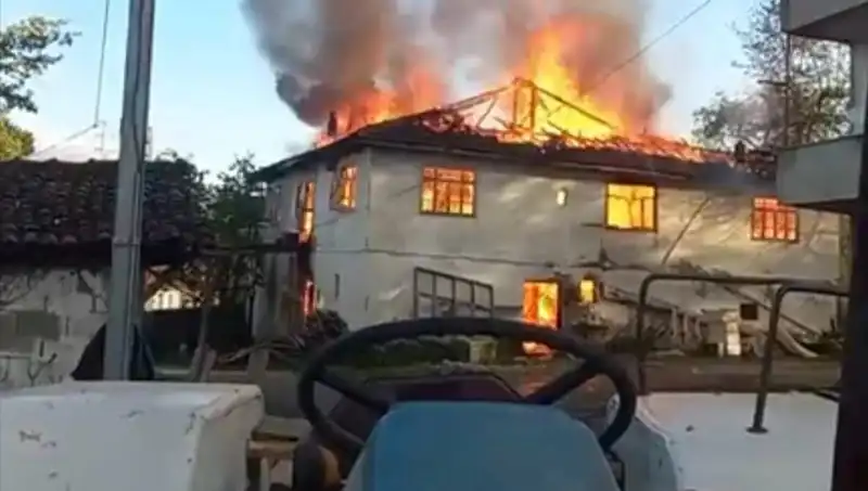 İki Katlı Evdeki Korkunç Yangın: Yangın Anı ve Ardındaki Sebepler