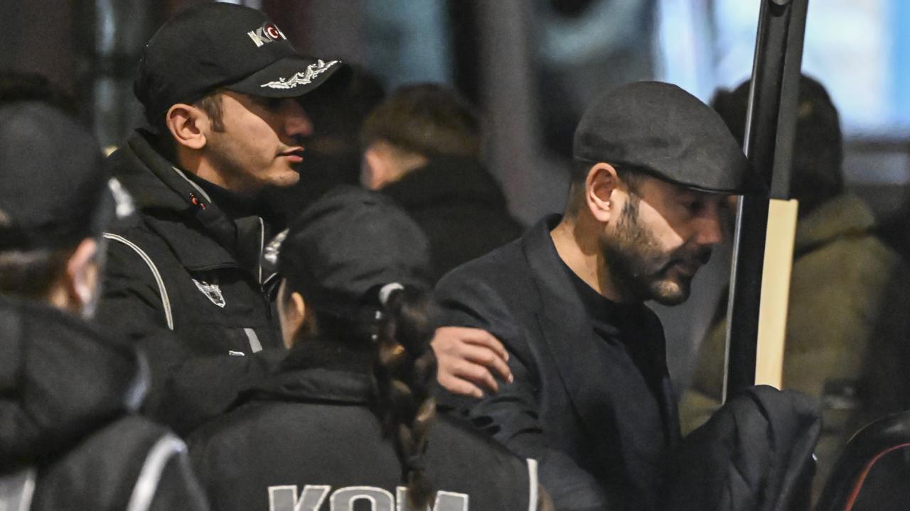 Beşiktaş Belediye Başkanı Akpolat İhale Yolsuzluğu Soruşturması Sonucu Tutuklandı