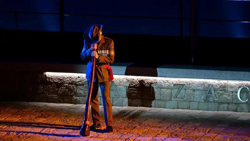 Anzak Koyu'nda Yürekleri Isıtan "Şafak Ayini" Töreni Gerçekleşti