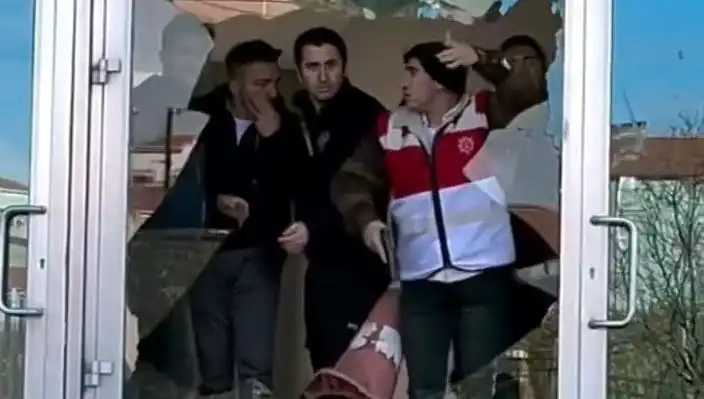 Futbol Maçında Gergin Anlar: Taraftarlar Arasında Savaş Çıktı!