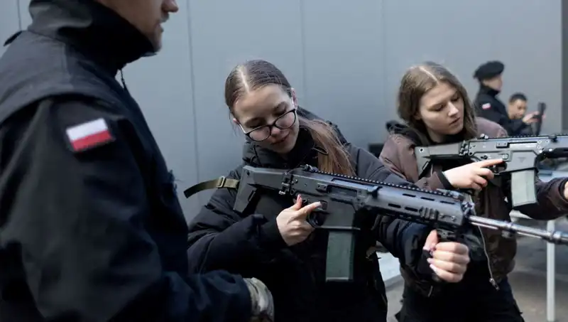 Polonya, Sivil Savunmayı Güçlendiriyor: Askeri Eğitim Seferberliği Başladı