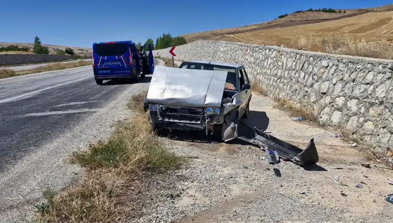 Kontrolden Çıkan Otomobil Duvara Çarptı: Olayın Ayrıntıları Şok Etti