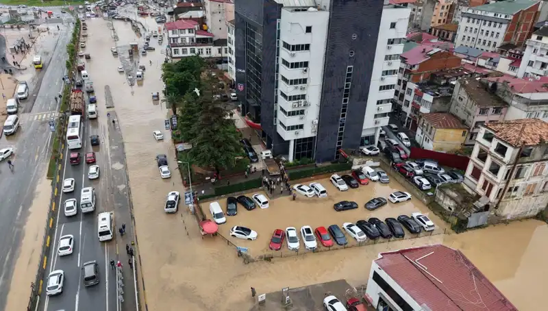 Trabzon'daki Sel Felaketi: Kayıp Kişinin İzleri Aranıyor